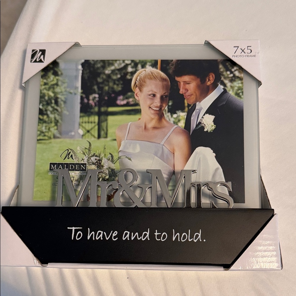 Malden Silver Mr & Mrs Wedding Frame